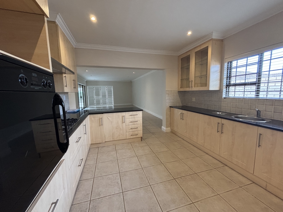 To Let 3 Bedroom Property for Rent in Summerstrand Eastern Cape